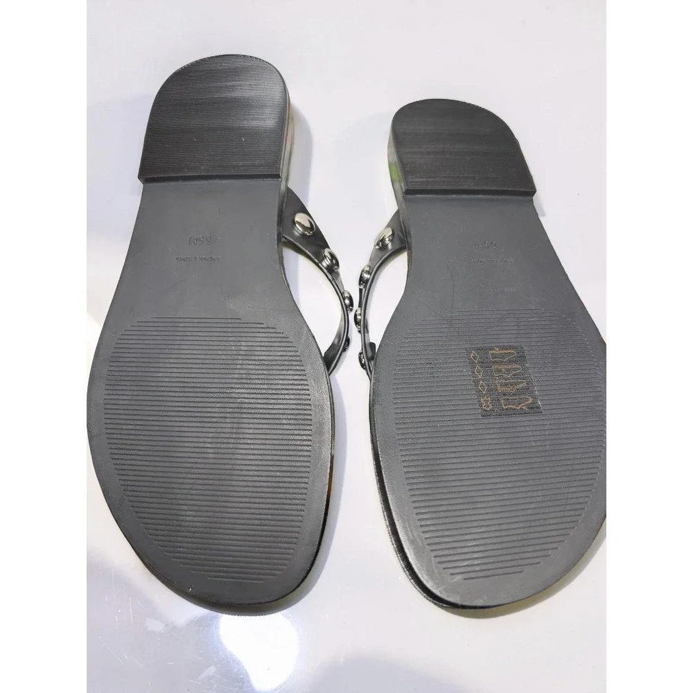 Michael Kors KOKO Flip Flops Black with Silver Leather upper Women's Size 8.5